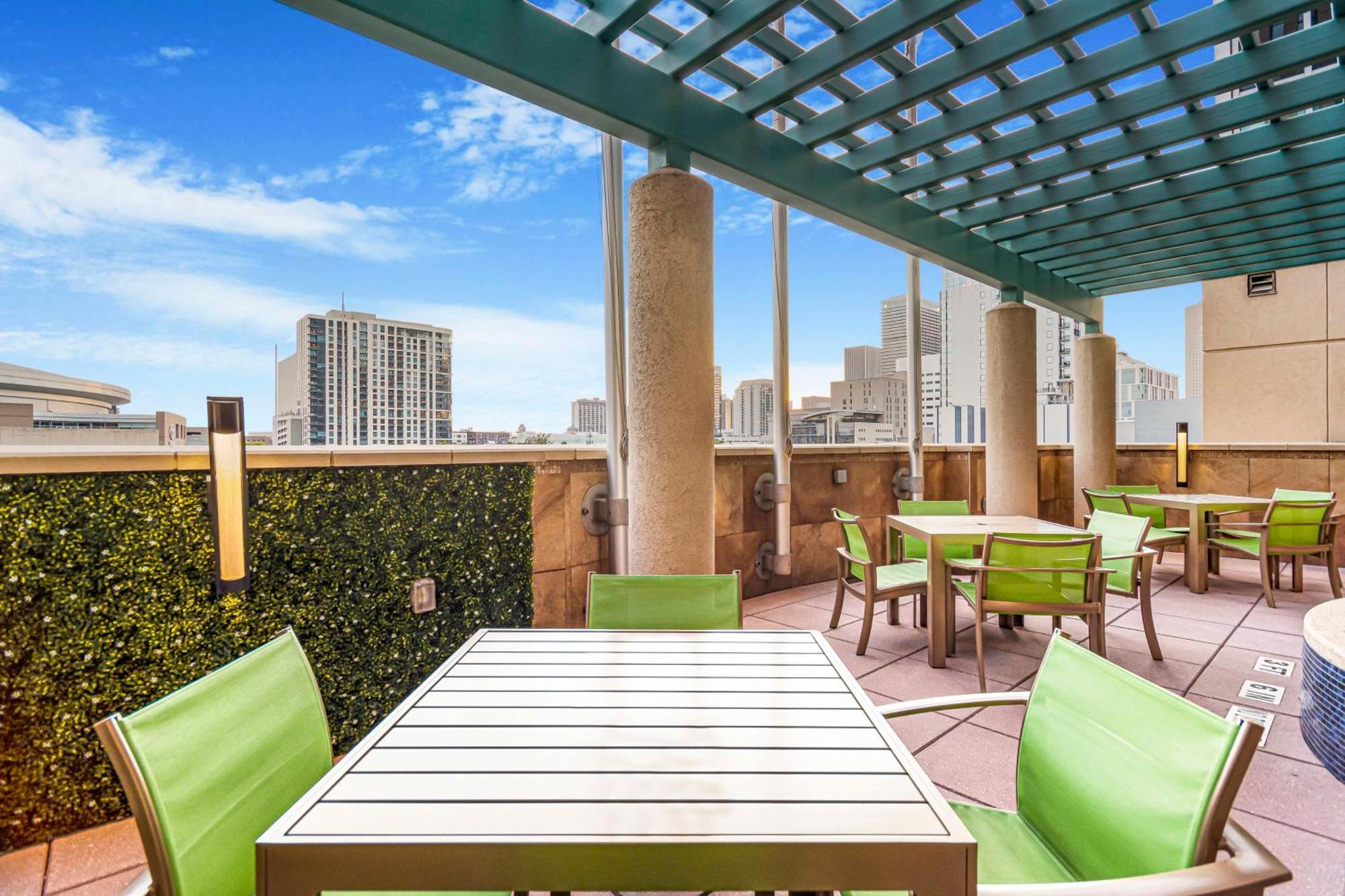 Embassy Suites Houston - Downtown Eksteriør billede